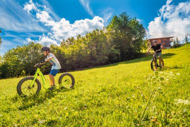 Découvrez le Fatscoot en famille à Morillon 1100 cet été – Une activité sensationnelle en montagne