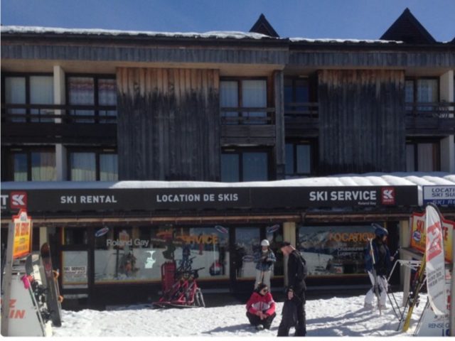 Ski Service.  Roland Gay