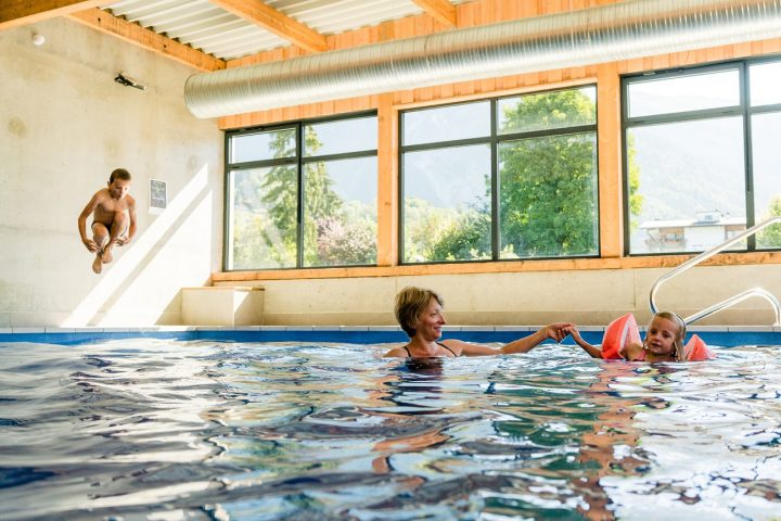 Le Bérouze détendez-vous à la piscine en famille