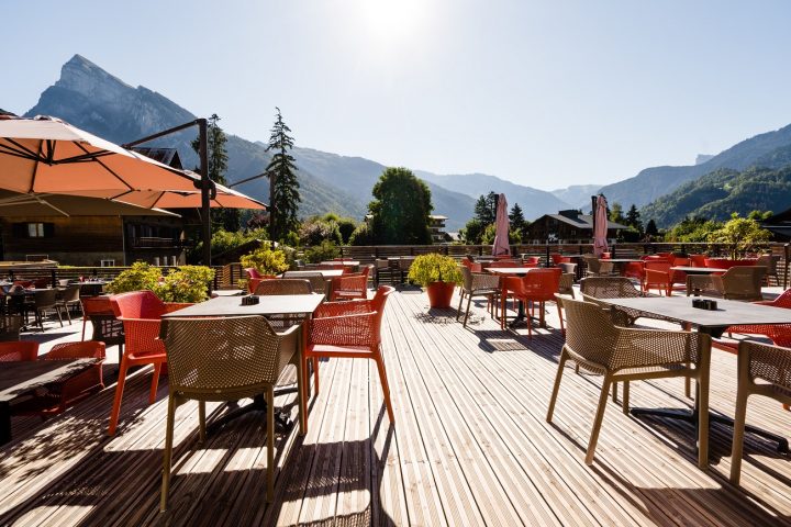 Le Bérouze terrasse avec vue sur les montagnes