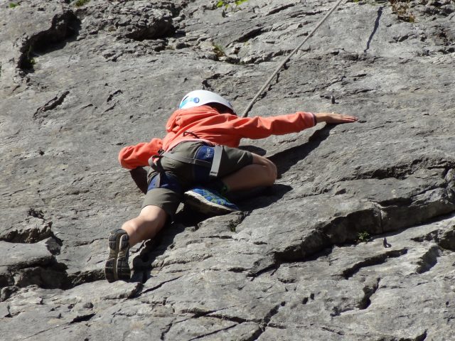 revalogi-escalade-activite-club-enfants-ete-le-salvagny.JPG