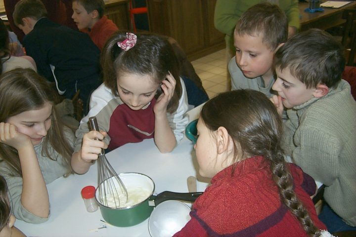 revalogi-atelier-fromage-classe-de-decouverte-le-berouze.jpg