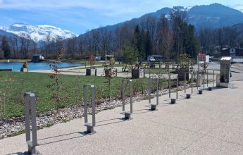 Attaches vélo et borne de services du Lac Bleu – Plage