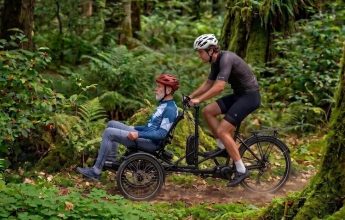 Présentation des vélos adaptés et fauteuils tout terrain
