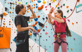Escalade indoor pour les enfants au Topo !