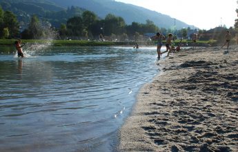 Plage du lac Bleu avec baignade surveillée