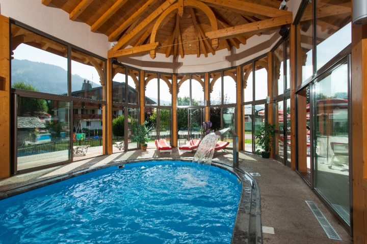 Piscine intérieure