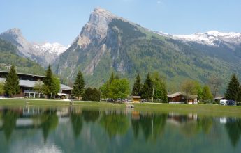 Le village de Vallon et les digues du Giffre